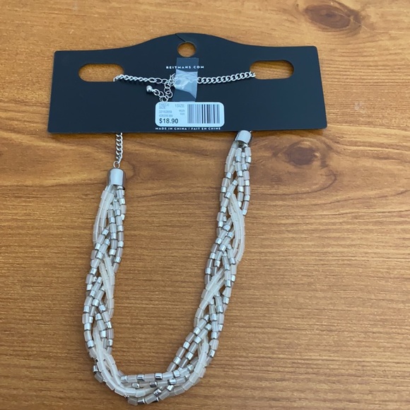 Beautiful Necklace - Picture 2 of 3